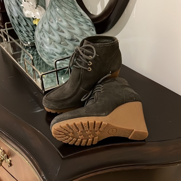 Micheal Kors wedge boots - Picture 4 of 5